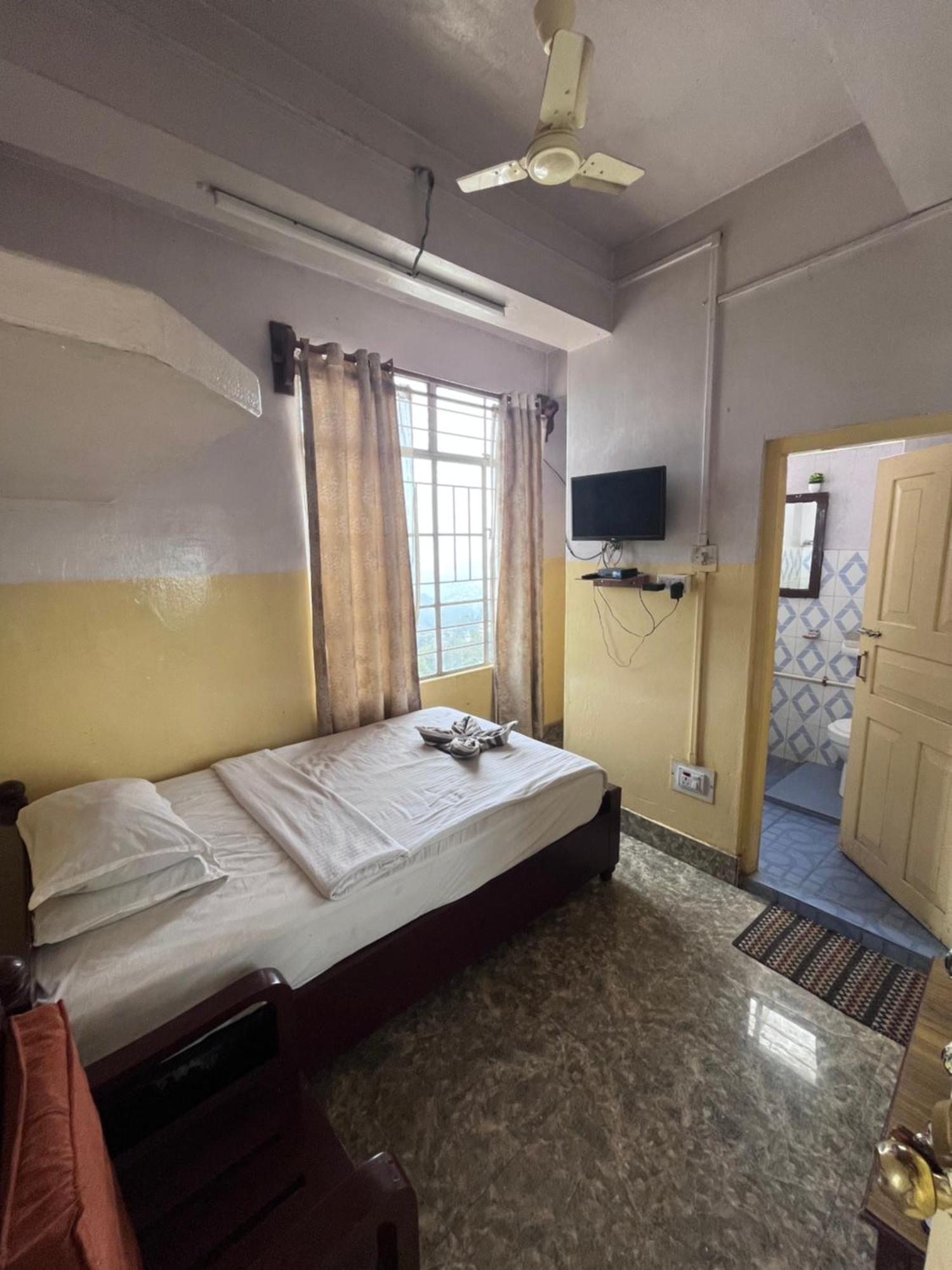 Jn Hotel Kohima Esterno foto